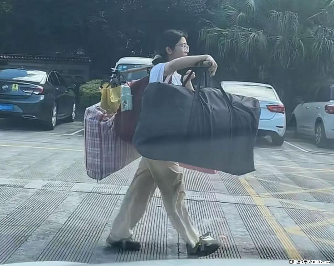 全网追的“扁担女孩”,找了一份暑假工,时薪12元 - 济宁生活资讯 - 济宁28生活网 jining.28life.net