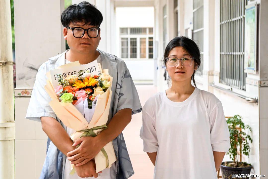 全网追的“扁担女孩”,找了一份暑假工,时薪12元 - 济宁生活资讯 - 济宁28生活网 jining.28life.net